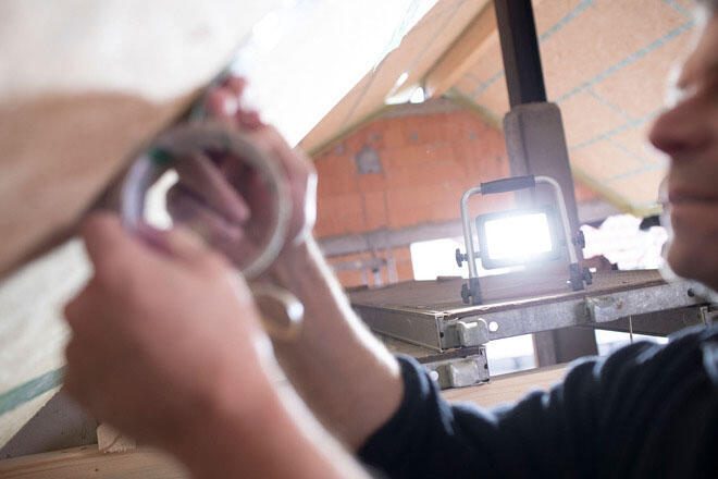 brennenstuhl Akku-LED-Baustrahler silber
