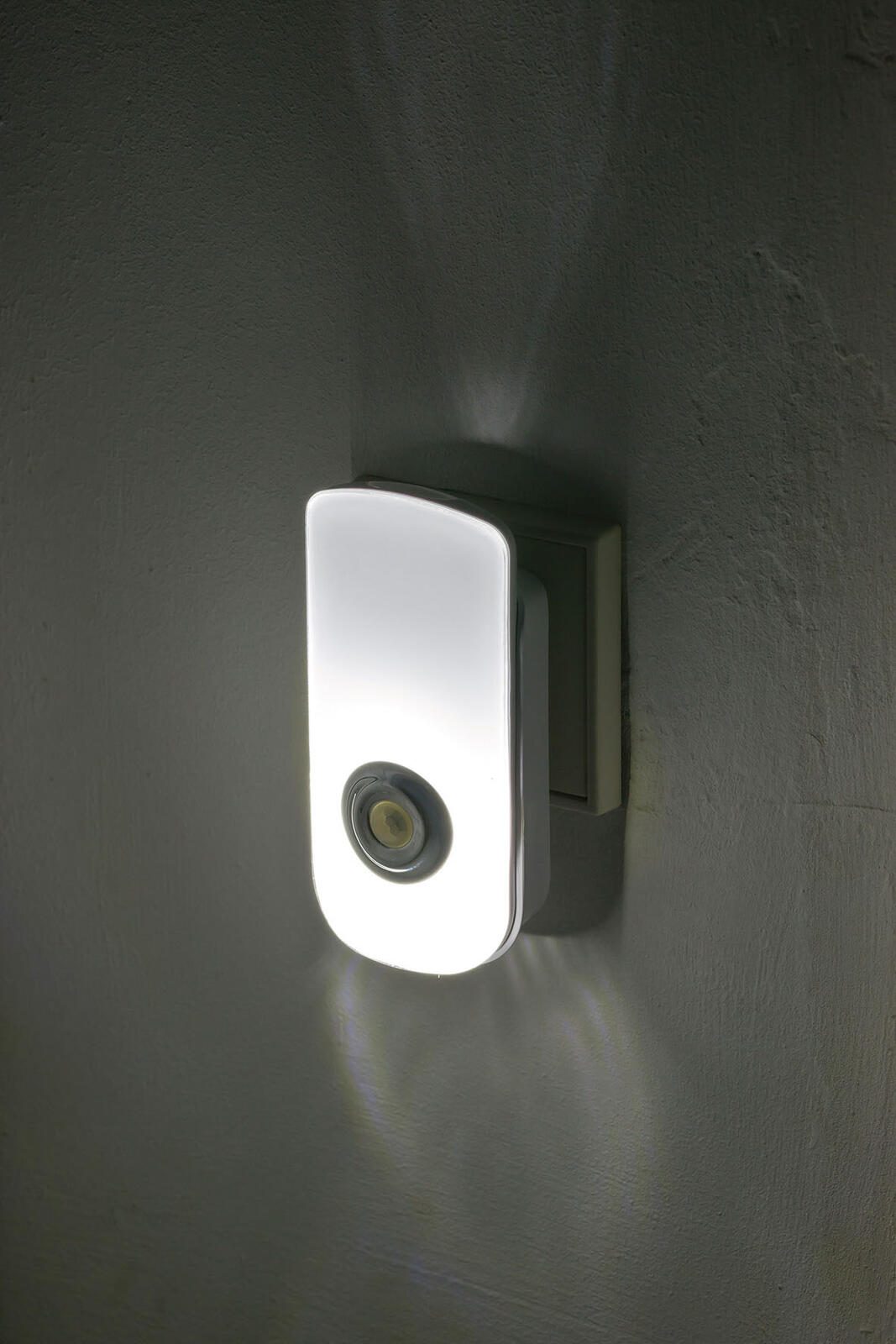 brennenstuhl LED-Außenleuchte mit Bewegungsmelder weiß
