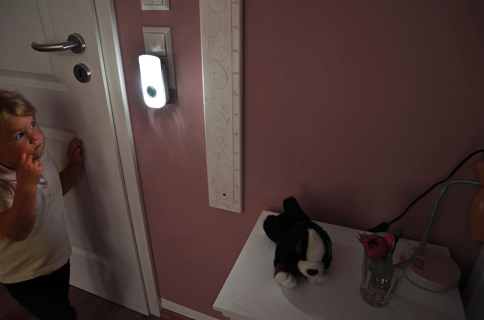 brennenstuhl LED-Außenleuchte mit Bewegungsmelder weiß