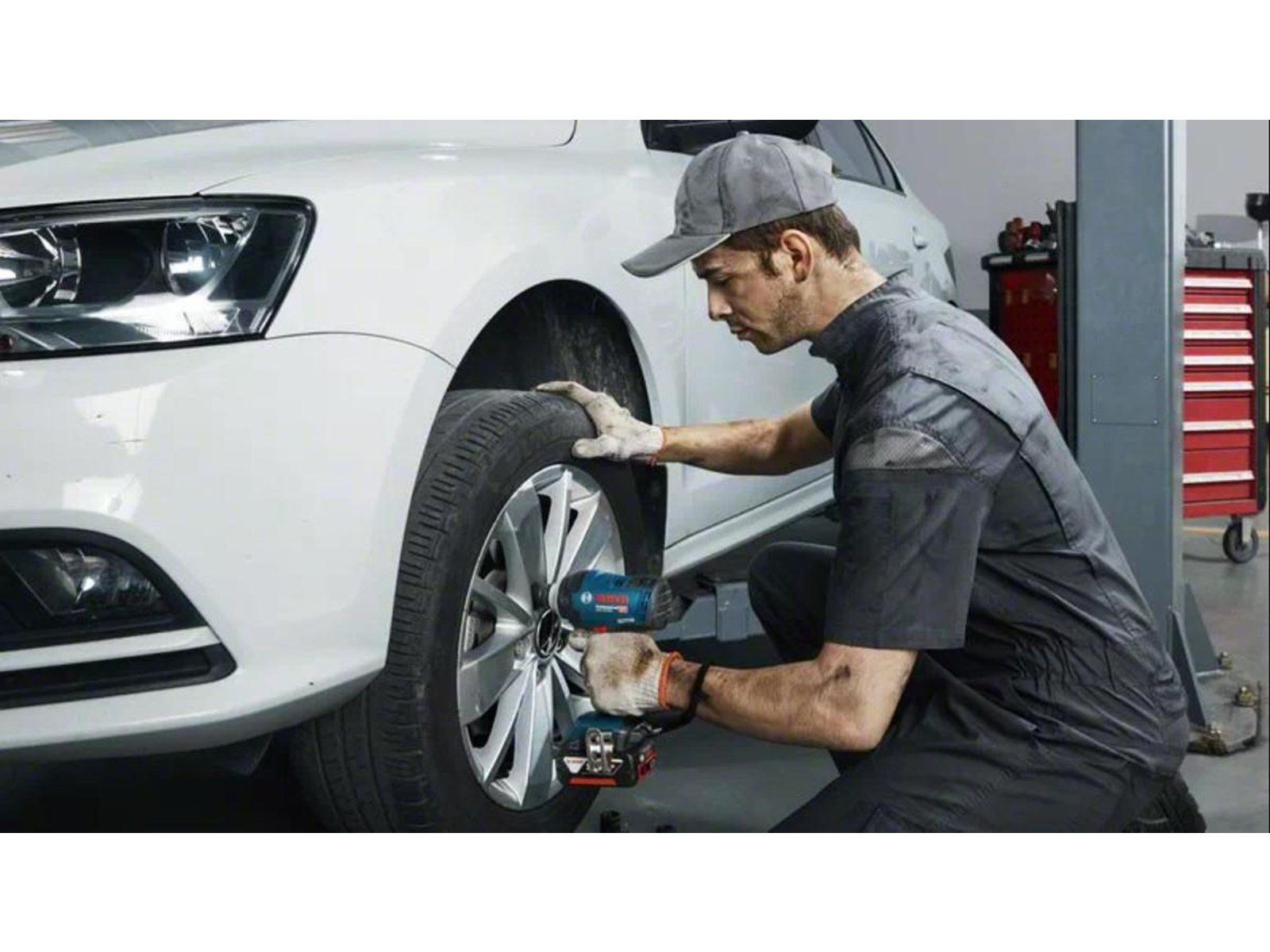 Bosch GDS 18V-400 PROFESSIONAL CORDLESS IMPACT WRENCH