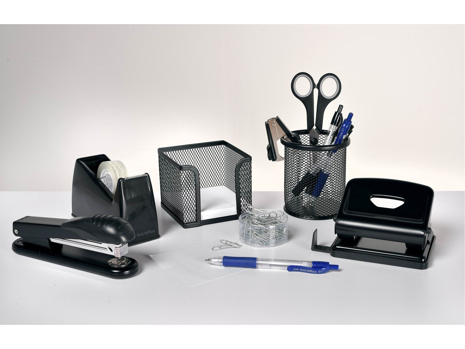 BNT Office Holepunch bnt black 4 holes up to 20 sheets