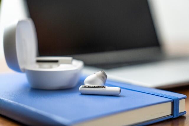 Poly Voyager Free 60 UC Headset In-Ear weiß