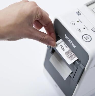 B-WARE Brother TD-2120N Professioneller Etiketten- und Belegdrucker (203dpi, bis zu 152,4 mm/Sek., USB 2.0, LAN)(TD2120NXX1)