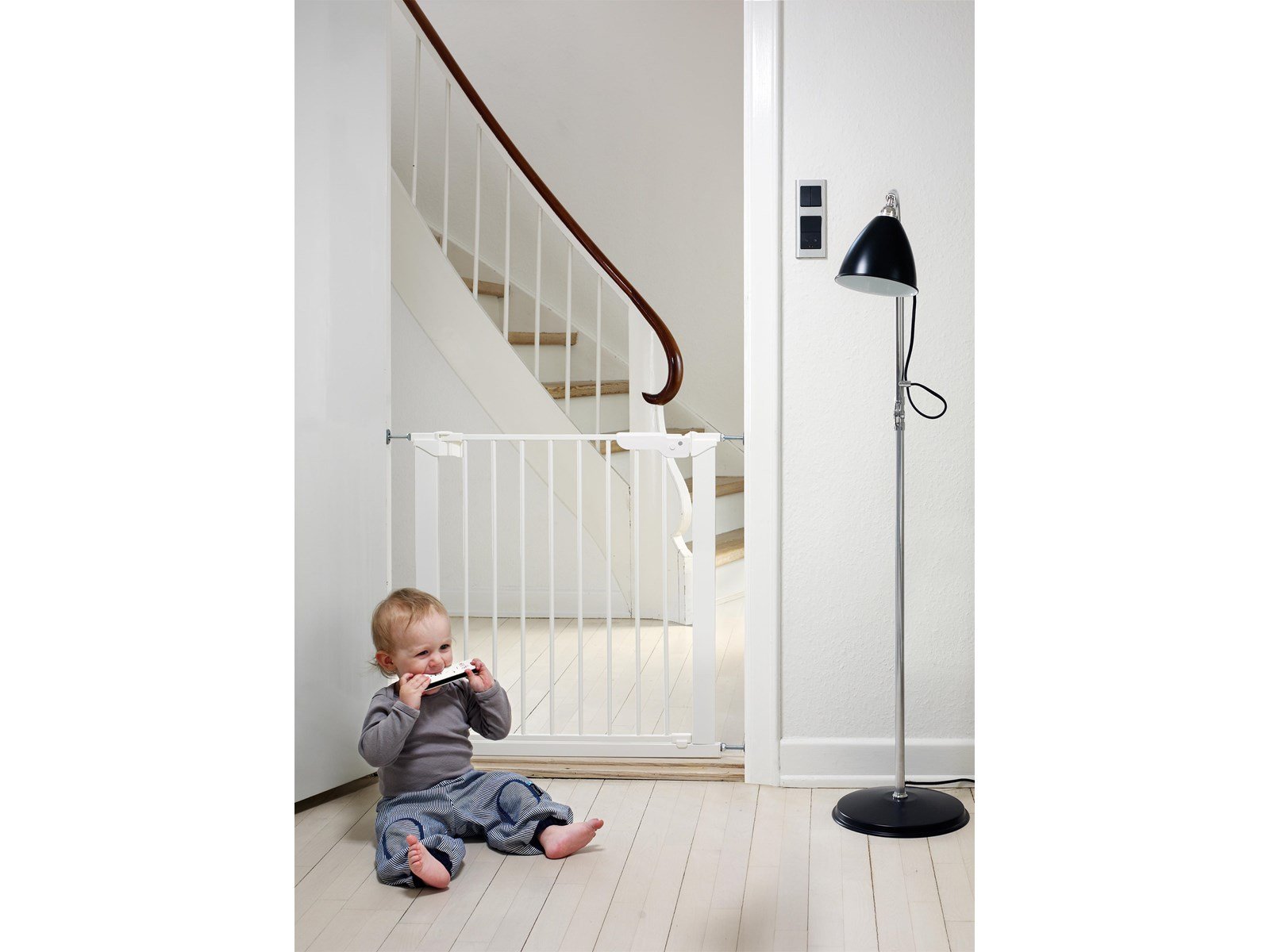 BabyDan Premier Safety Gate Extra Wide White 119.3-125.6 cm