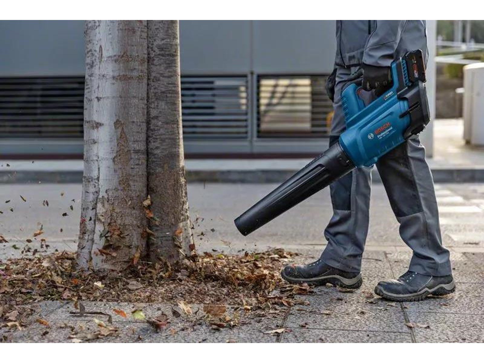 Bosch GBL 18V-750 PROFESSIONAL CORDLESS LEAF BLOWER