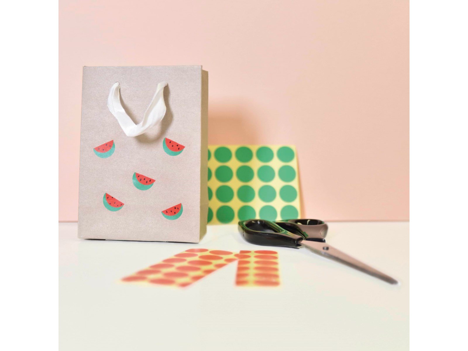 Avery Colour coding dots permanent red