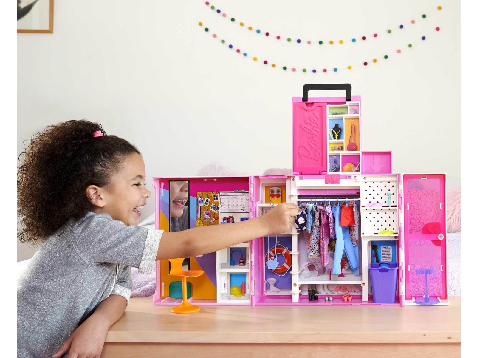 Barbie Fashionistas Dream Closet Playset