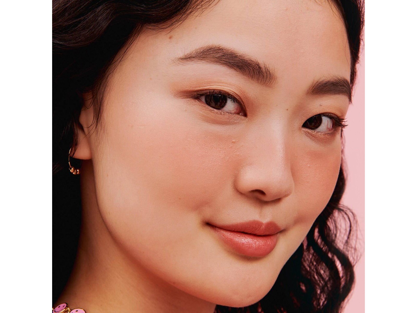 Benefit Cosmetics Dandelion Twinkle - gentle nude-pink highlighter powder