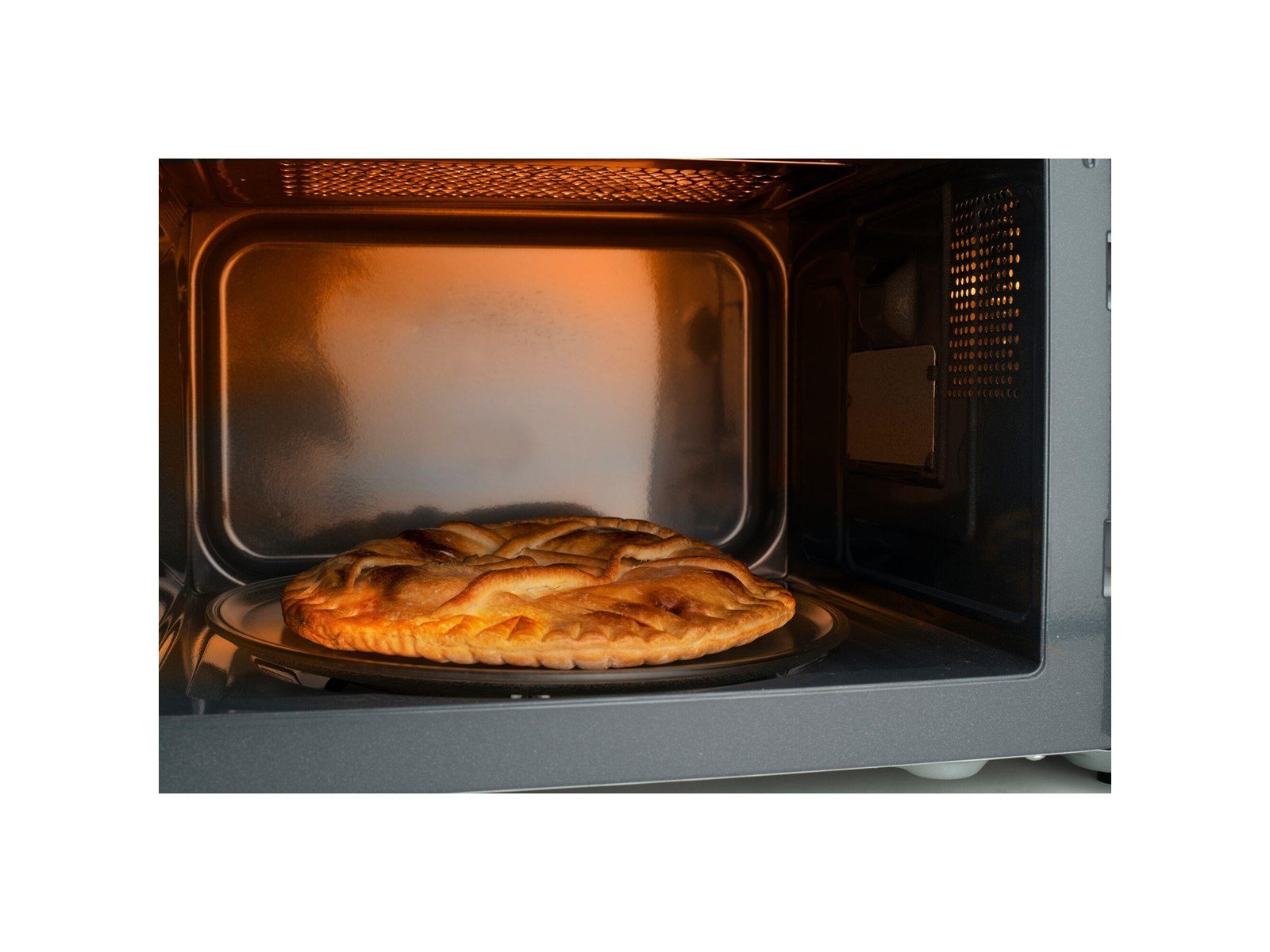 Black & Decker Microwave with Grill 23L. 900W power