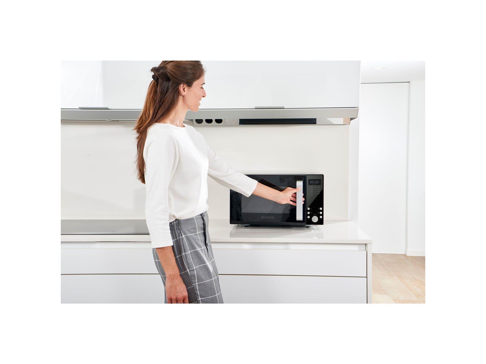 Black & Decker Microwave with Grill 23L. 900W power