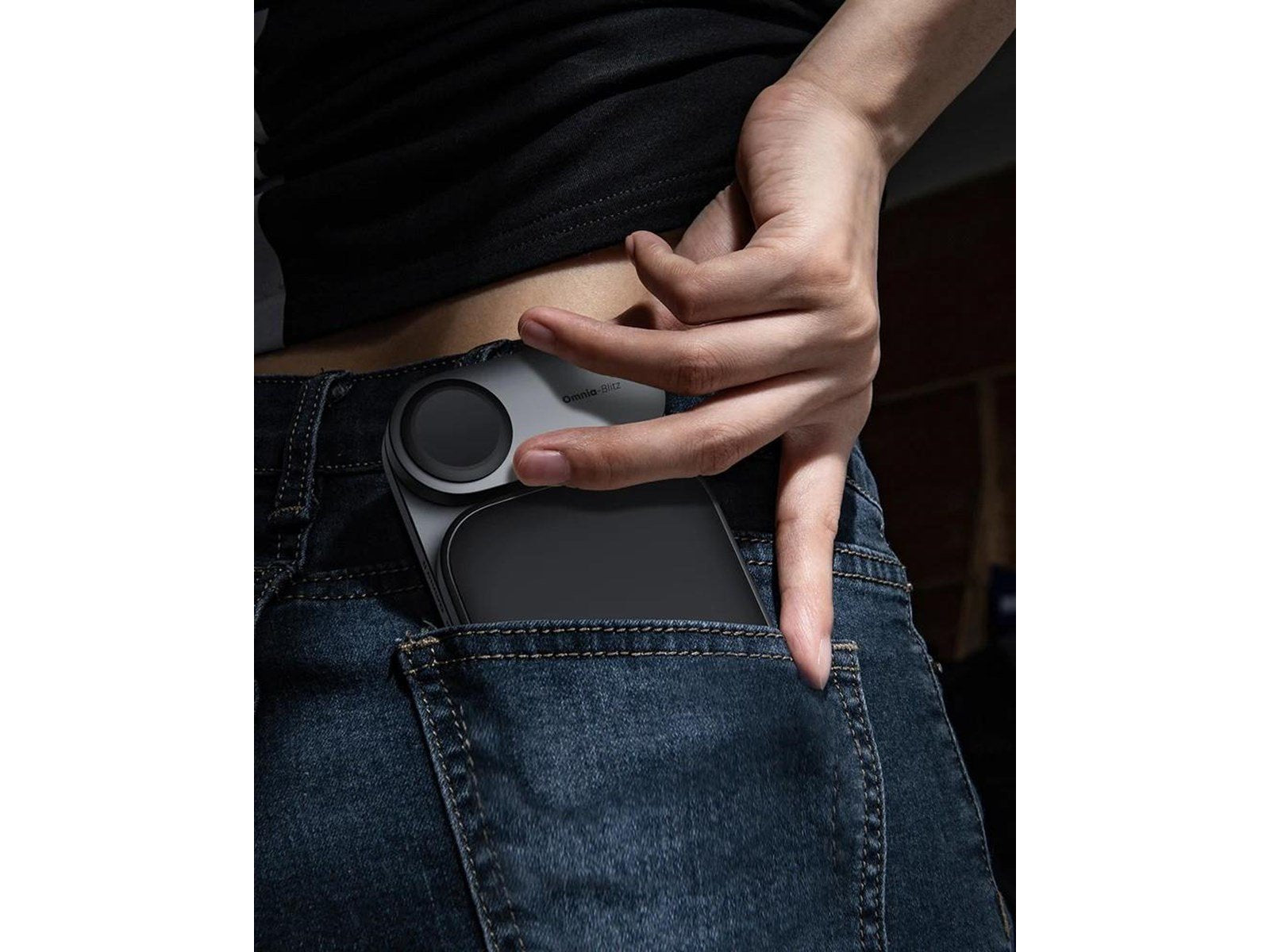 Aukey LC-MC312 MagFusion Z Qi2 3-in-1 Foldable Wireless Charging Station