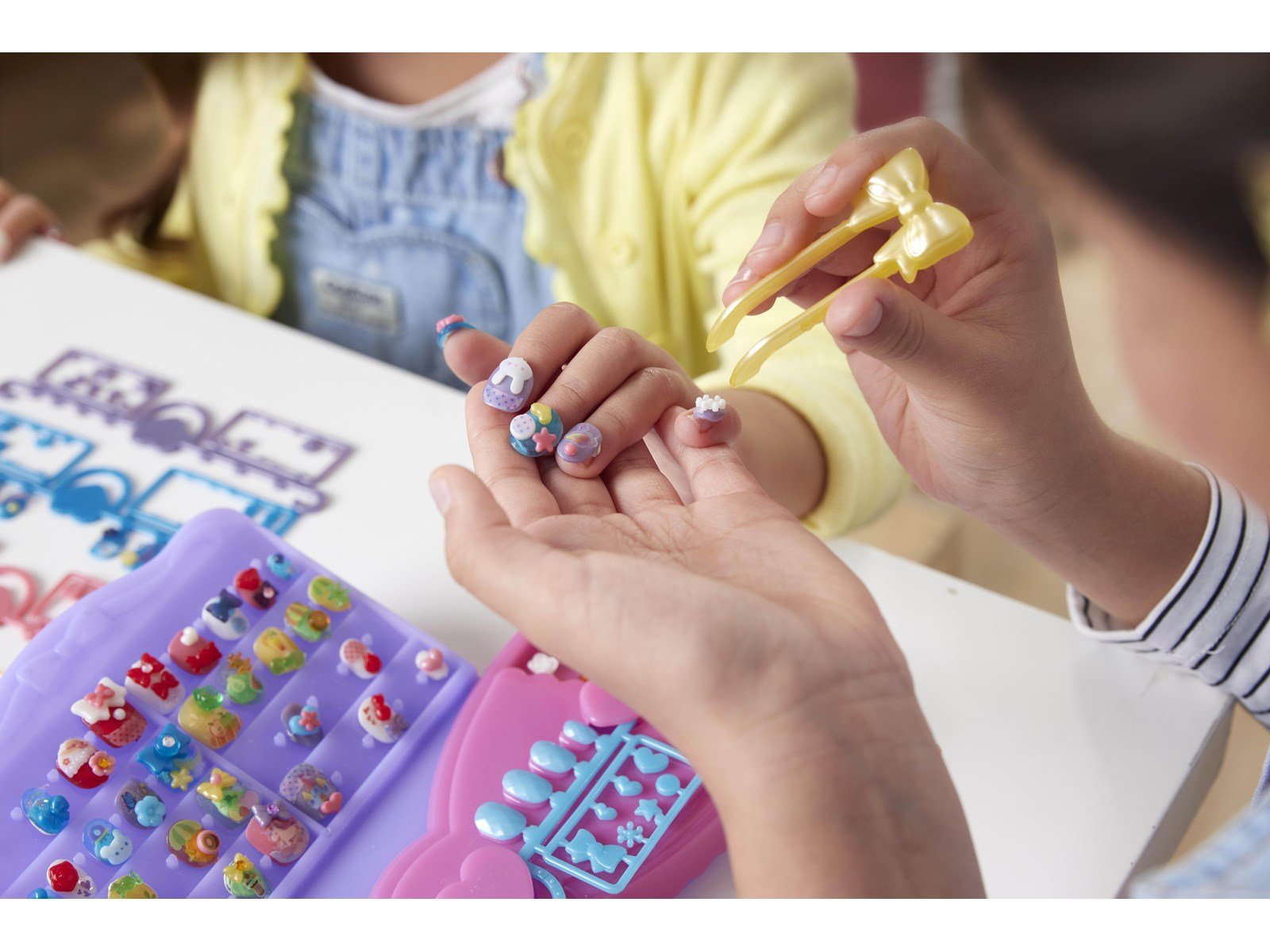 Aquabeads Nail Studio Design 'n' Display