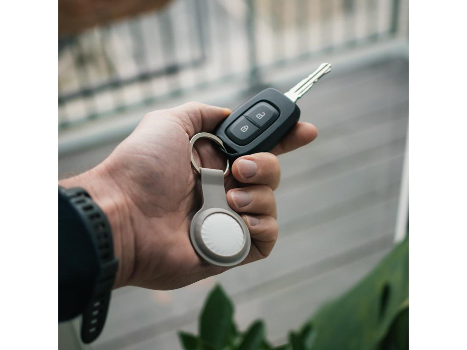 Lippa Keyring for AirTag and Smart Finder – Black