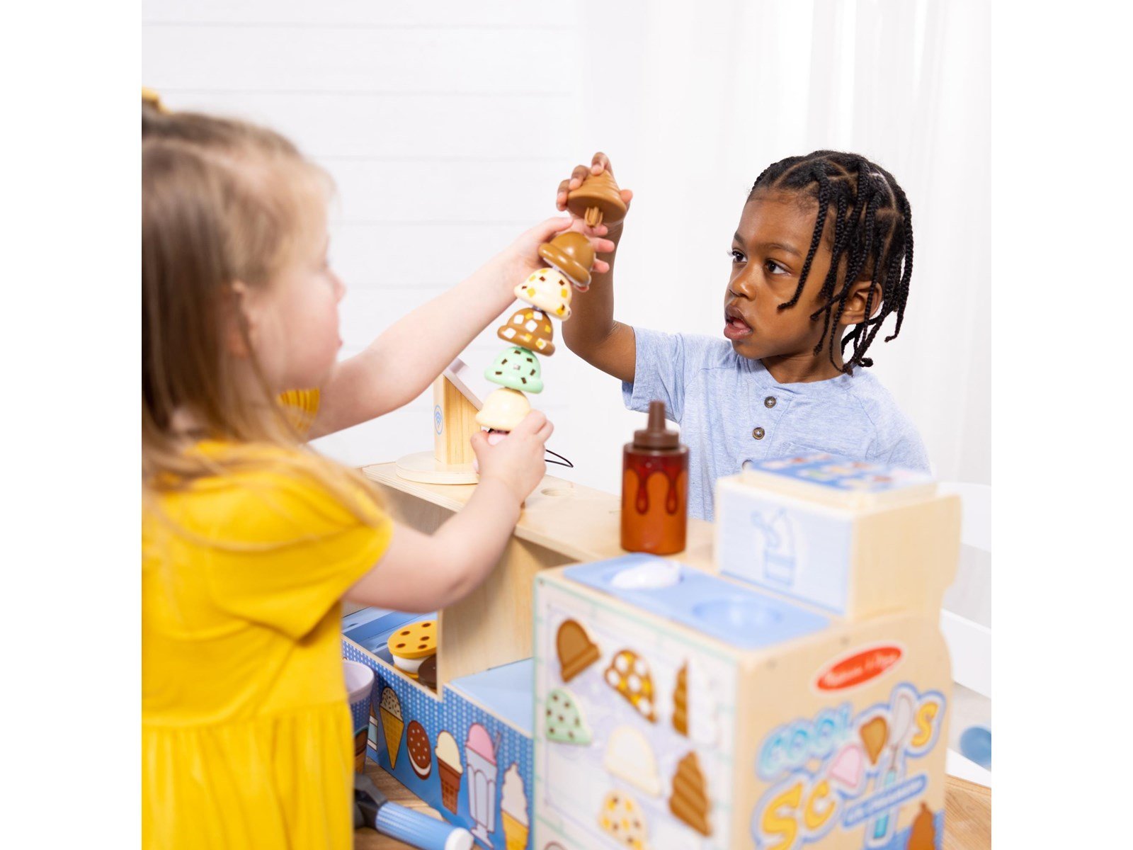 Melissa & Doug Wooden Cool Scoops Ice creamery