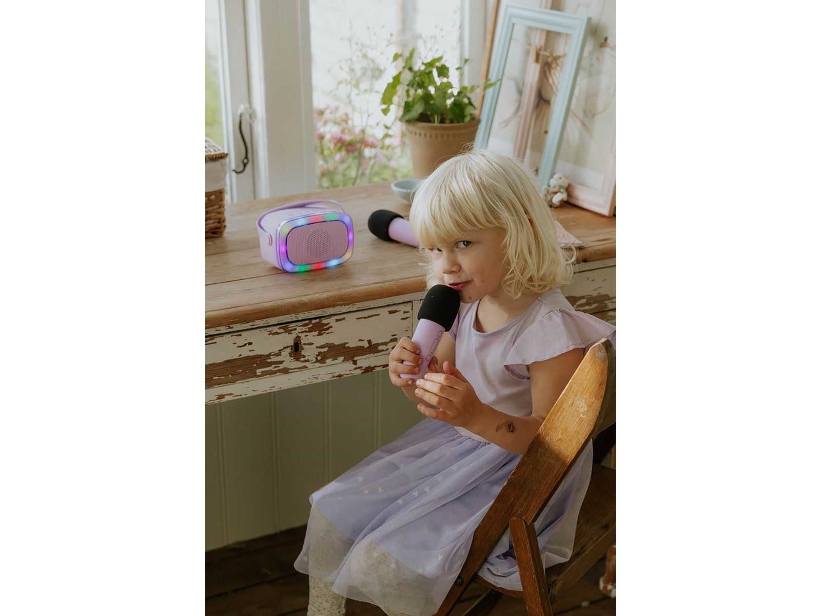 Lalarma Karaoke with lights and two microphone - P