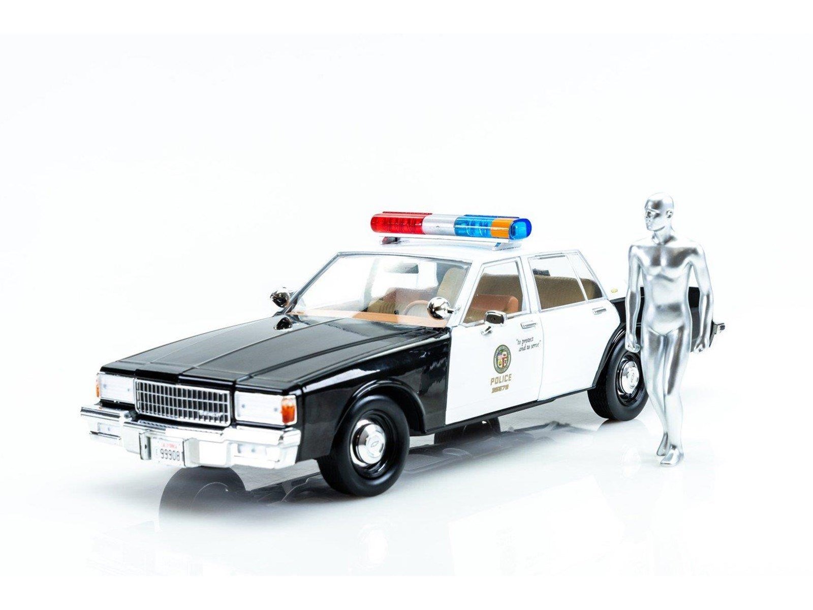 Greenlight 1/18 Artisan Collection - Terminator 2 (1991) - 1987 Cheverolet Caprice with Android
