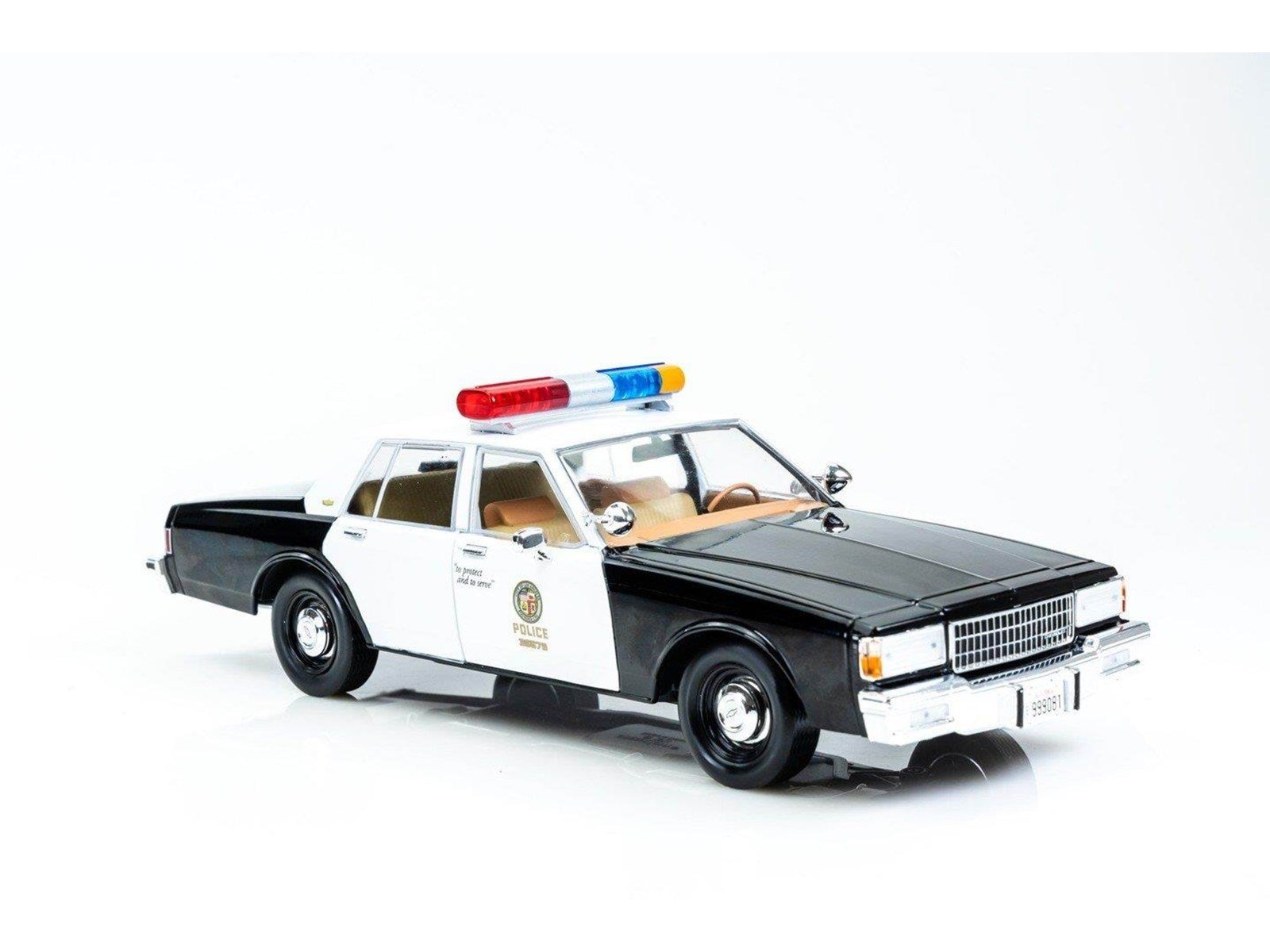 Greenlight 1/18 Artisan Collection - Terminator 2 (1991) - 1987 Cheverolet Caprice with Android