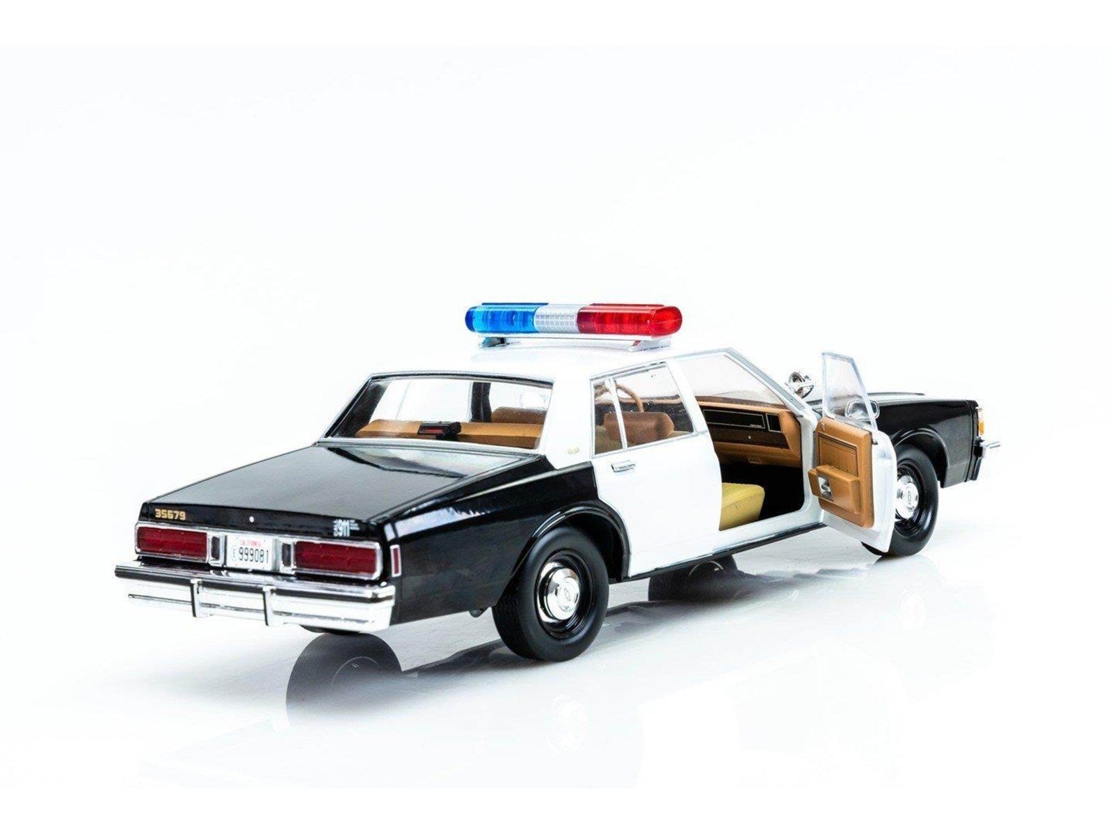 Greenlight 1/18 Artisan Collection - Terminator 2 (1991) - 1987 Cheverolet Caprice with Android
