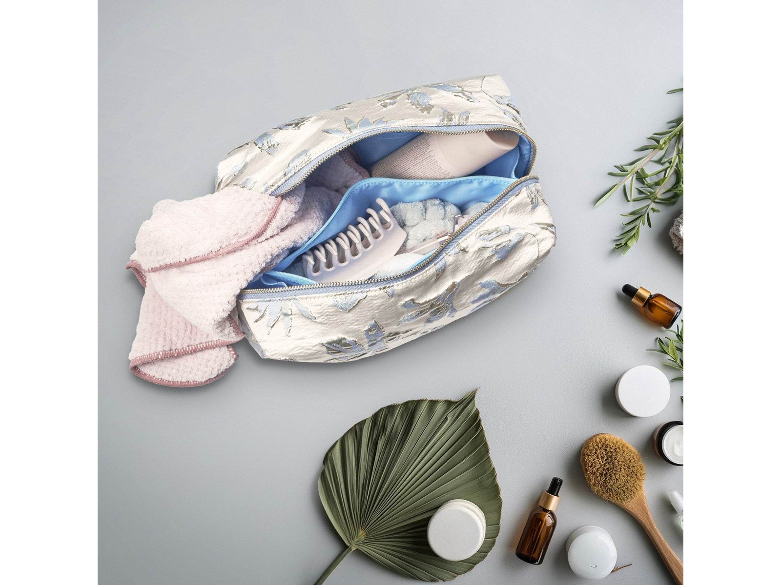 Karen Large toiletry bag in blue small floral quilt