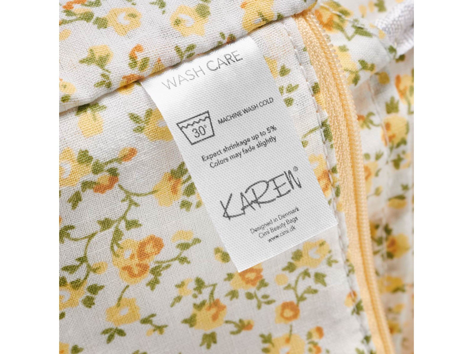 Karen Large toiletry bag in yellow checkered quilt