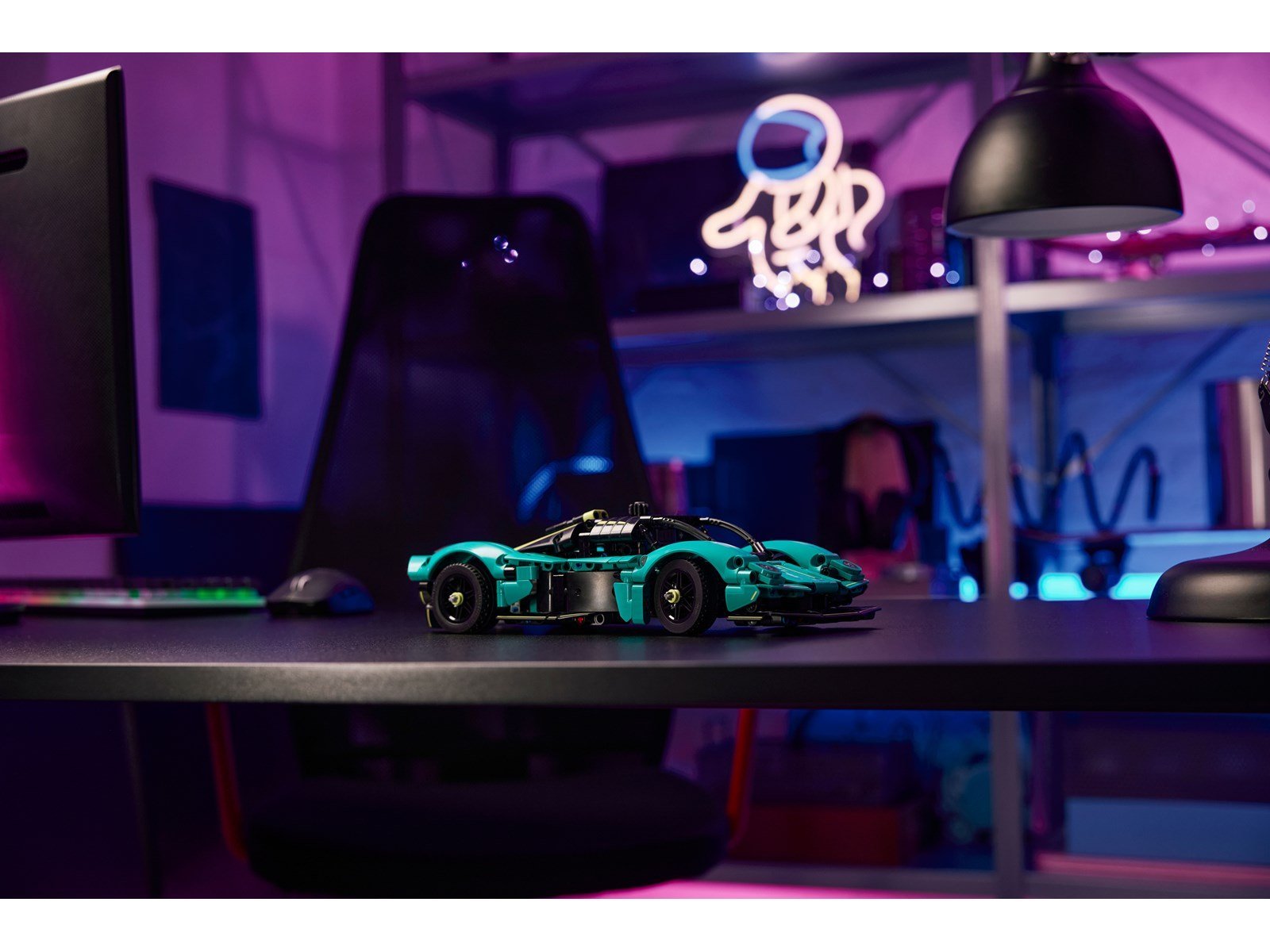 LEGO Technic 42208 Aston Martin Valkyrie