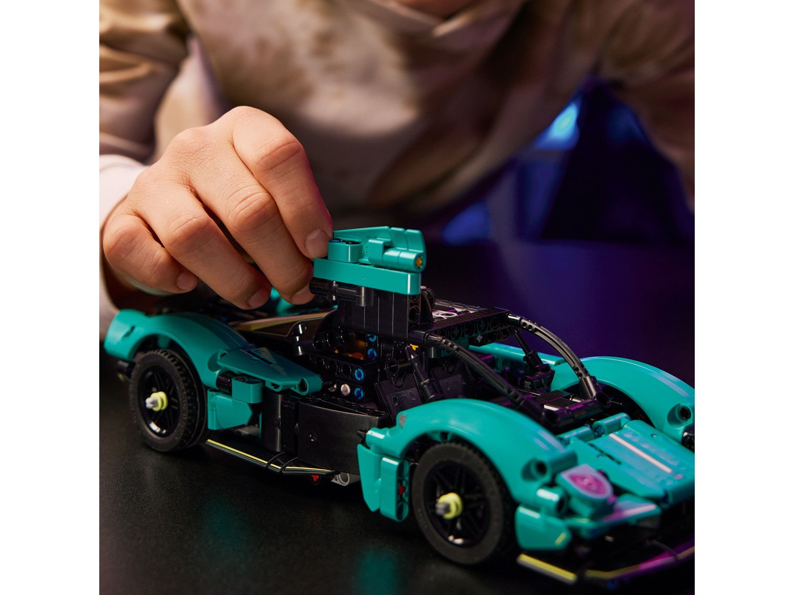 LEGO Technic 42208 Aston Martin Valkyrie