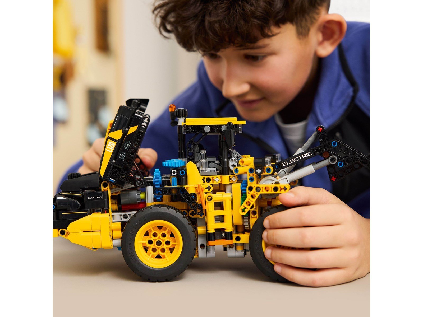 LEGO Technic 42209 Volvo L120 Electric Radlader
