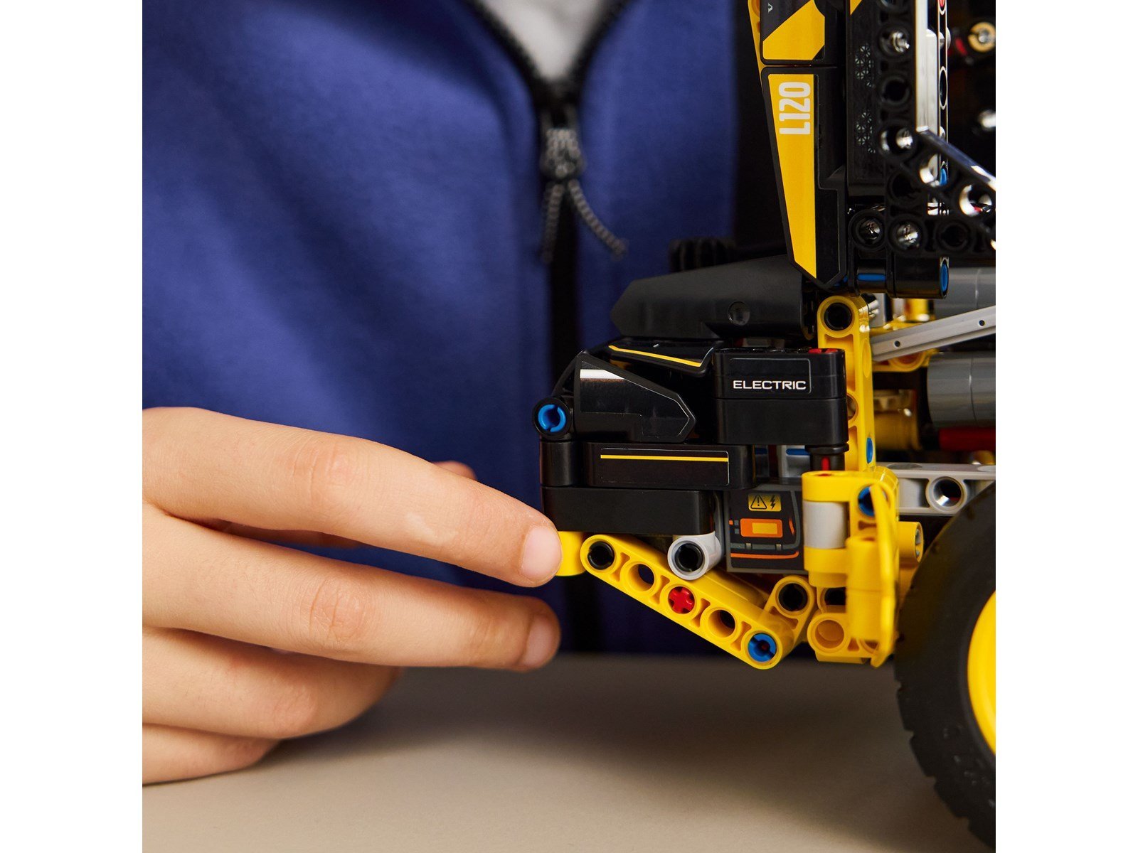 LEGO Technic 42209 Volvo L120 Electric Radlader
