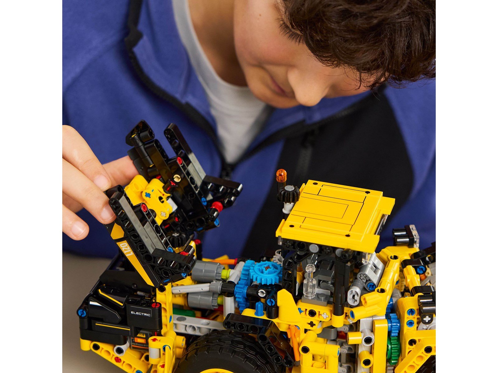 LEGO Technic 42209 Volvo L120 Electric Radlader