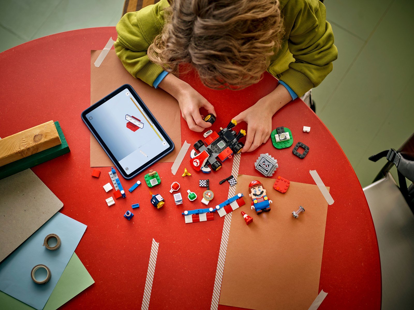 LEGO Super Mario 72043 Mario Kart™ – Interaktiver ® Mario™ & Standard-Kart