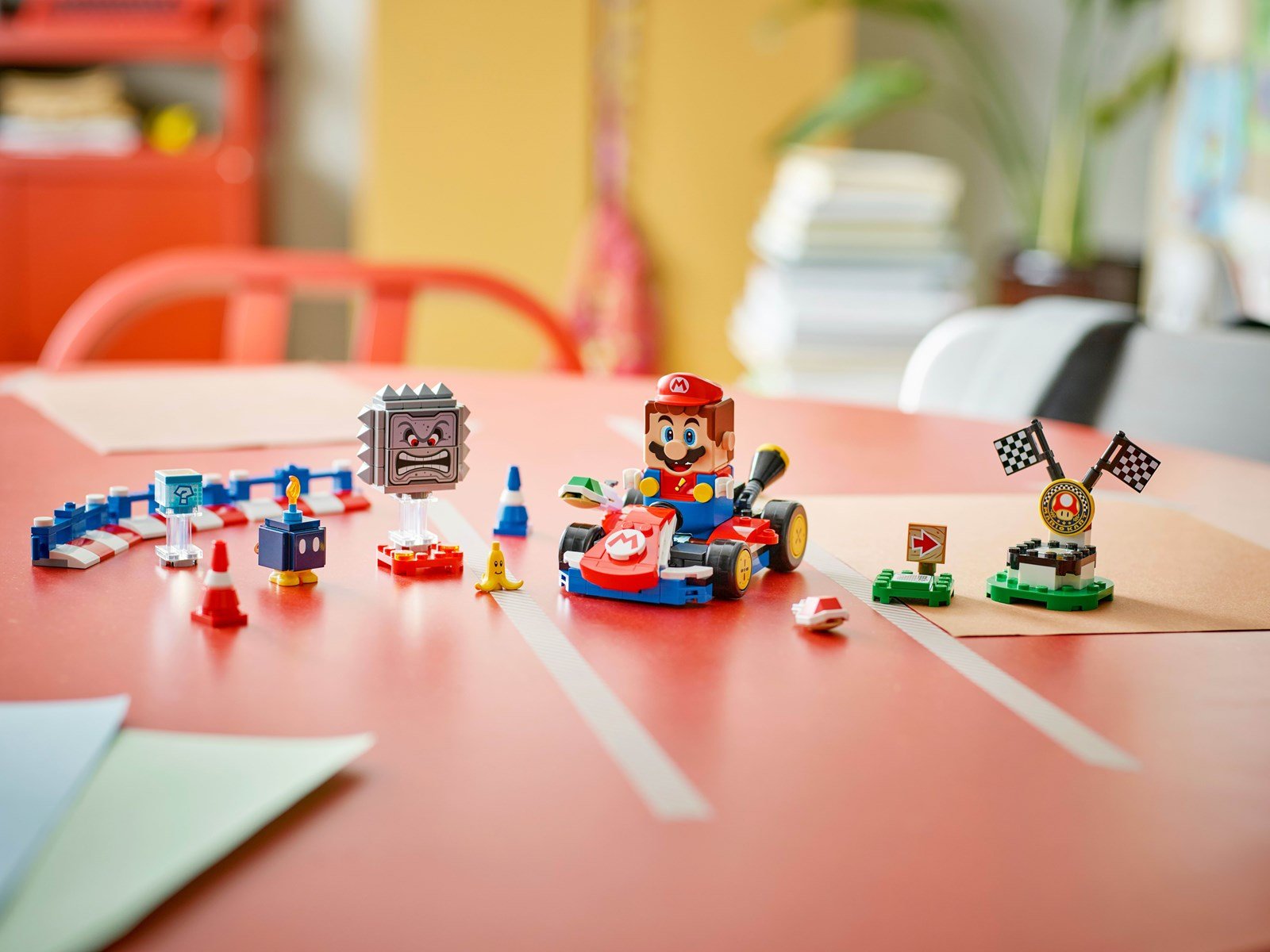 LEGO Super Mario 72043 Mario Kart™ – Interaktiver ® Mario™ & Standard-Kart