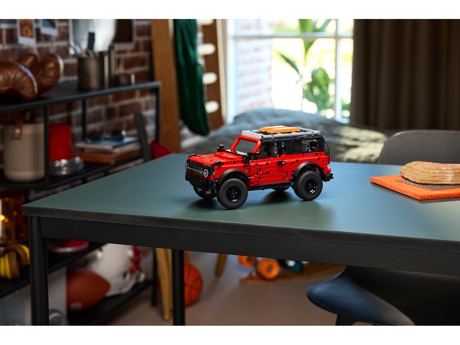 LEGO Technic 42213 Ford Bronco® Offroader