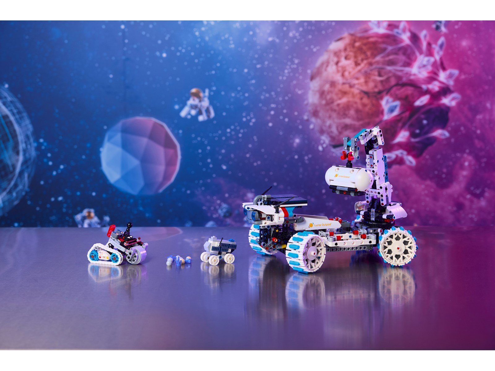 LEGO Technic 42211 Lunar Outpost™ Mondrover-Raumfahrzeug