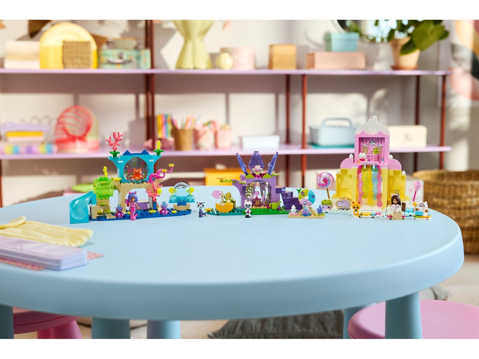 LEGO Gabby's Dollhouse 11205 Zuckerguss-Gebirge und Kätzchen-Garten