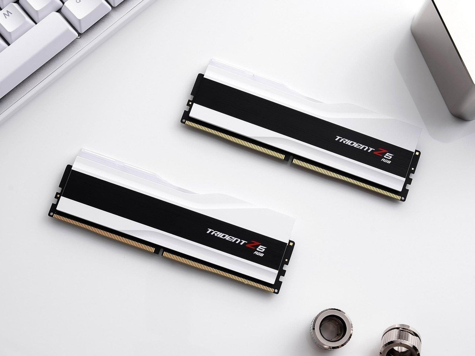 G.Skill Trident Z5 RGB DDR5-6000 - 64GB - CL28 - Dual Channel (2 pcs) - Intel XMP - Weiß mit RGB
