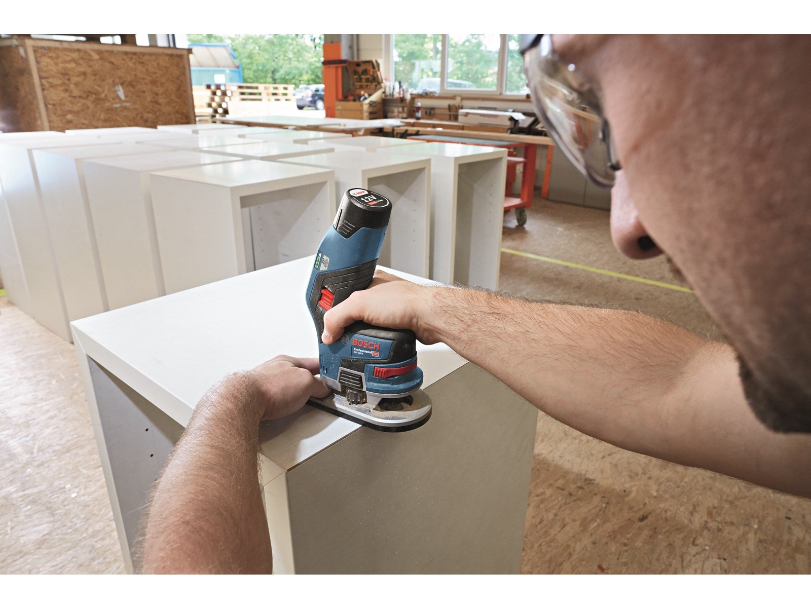 Bosch Professional AKKUKANTFRÆSER GKF 12V-8 2X3.0AH L-BOXX