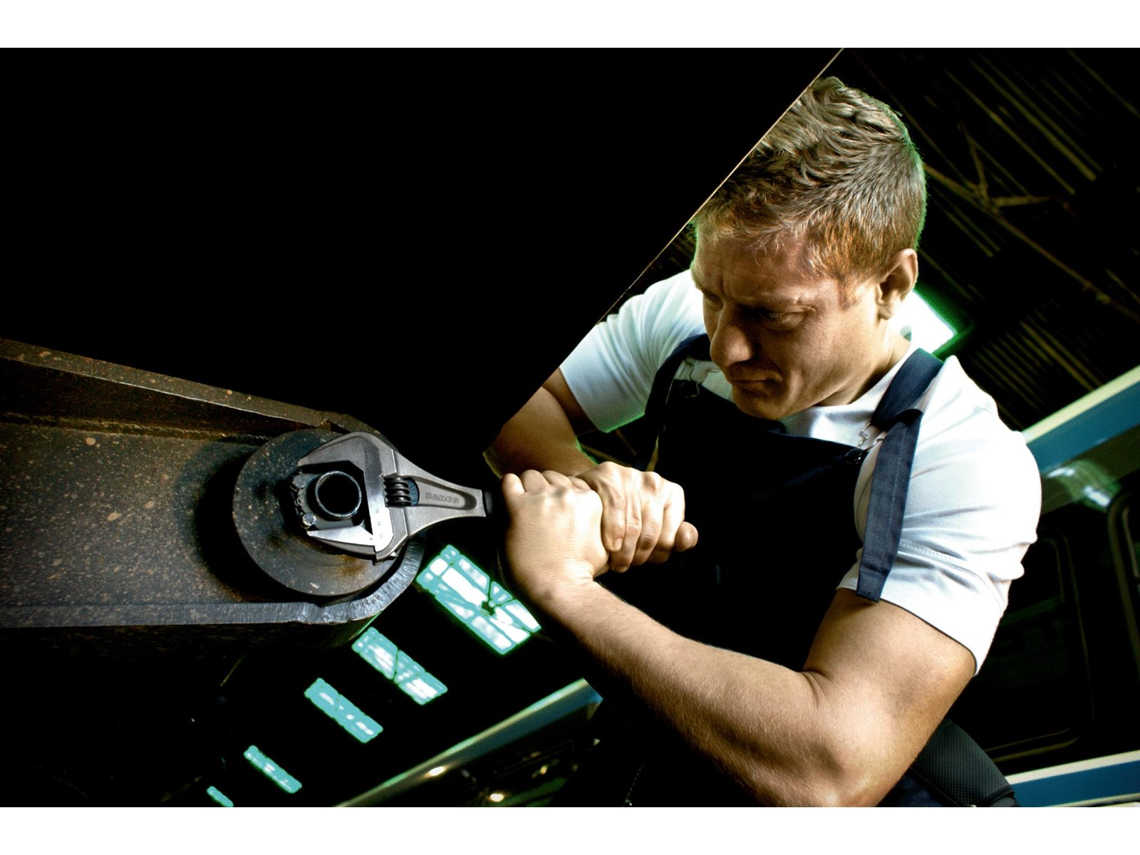 BAHCO ERGO™ Central Nut Wide Opening Jaw Adjustable Wrench with Rubber Handle and Phosphate Finish