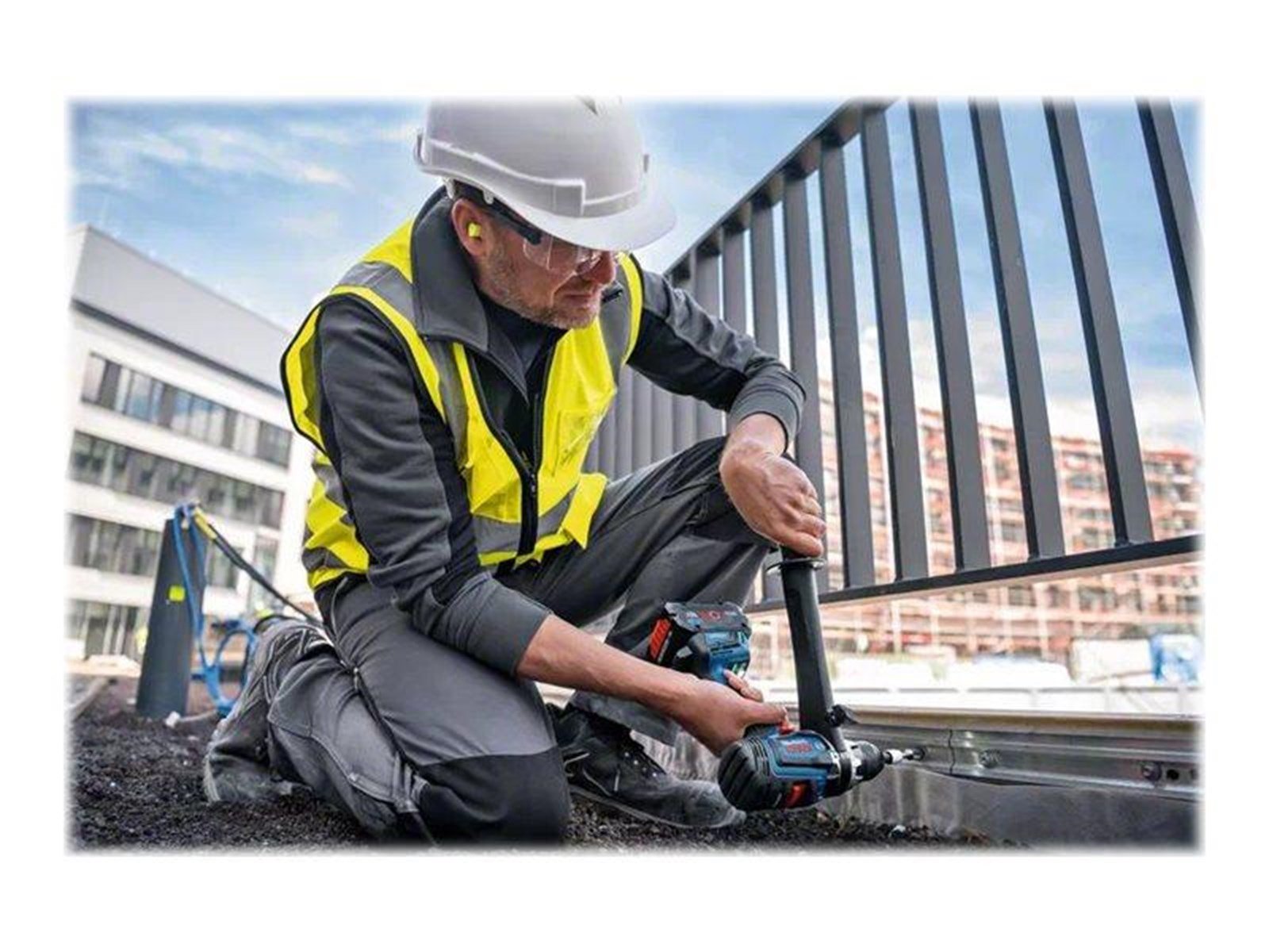 Bosch Professional HAMMER DRILL GSB 18V-150C 2X8AH PC LB