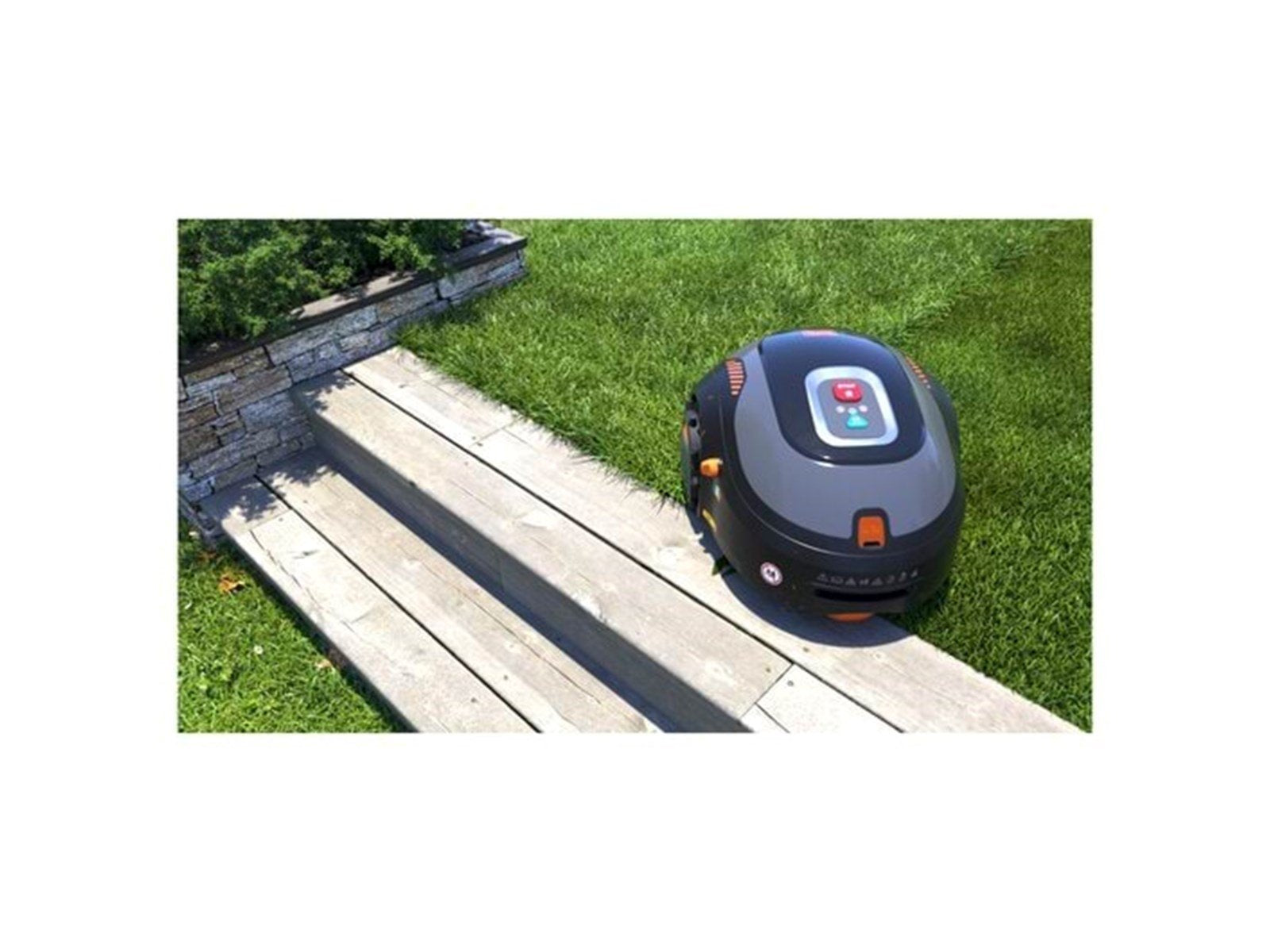 Black & Decker BCRMW123-QW Robotic Lawnmower med Self-clean function & garage 700 m²