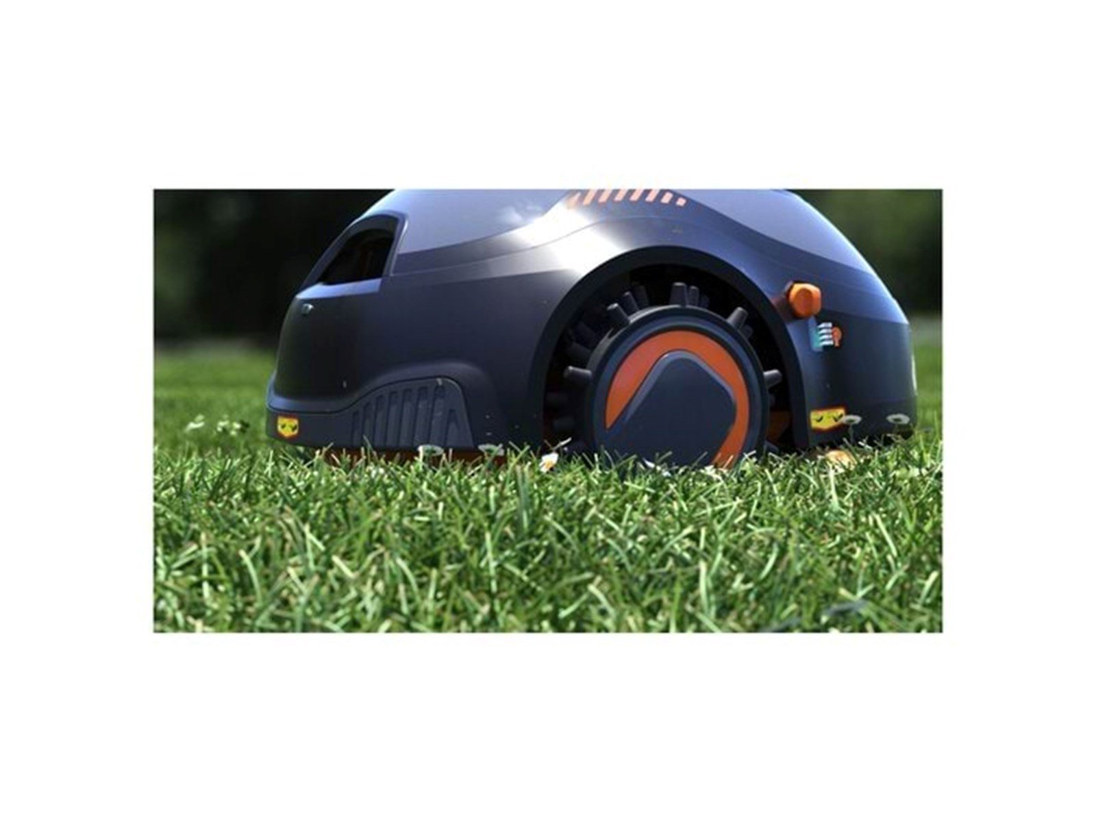 Black & Decker BCRMW123-QW Robotic Lawnmower med Self-clean function & garage 700 m²