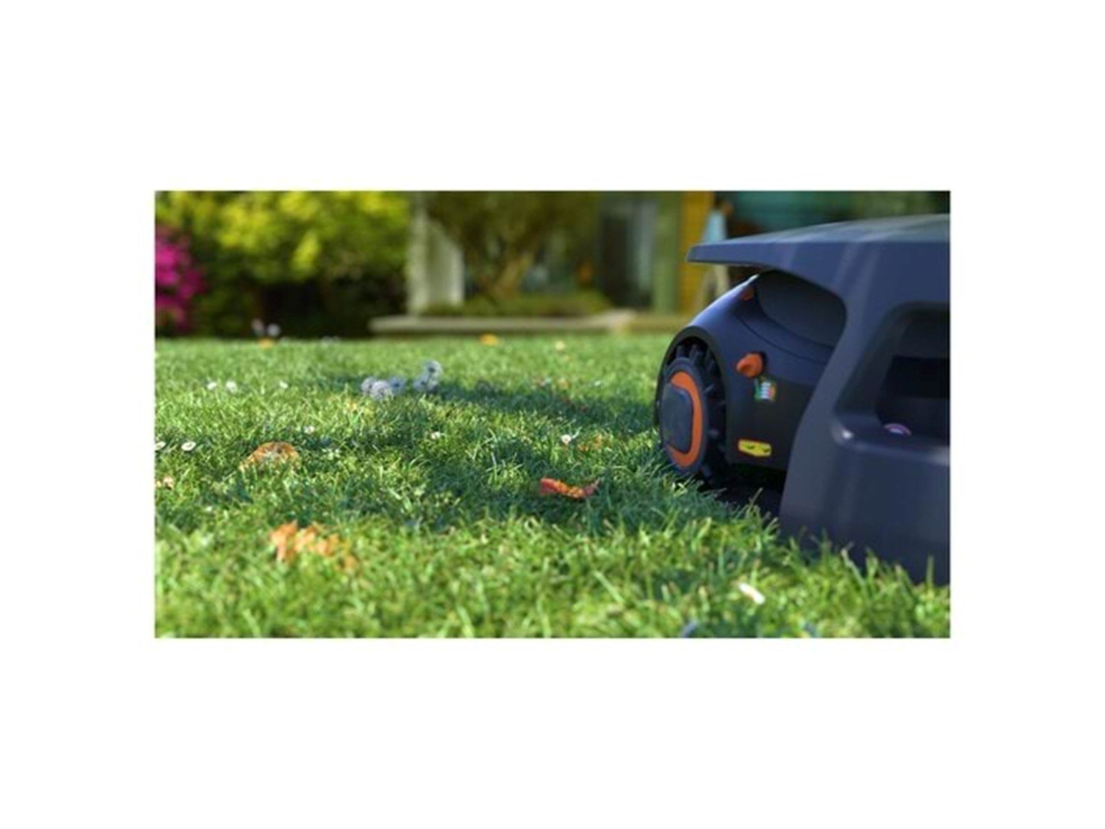 Black & Decker BCRMW123-QW Robotic Lawnmower med Self-clean function & garage 700 m²