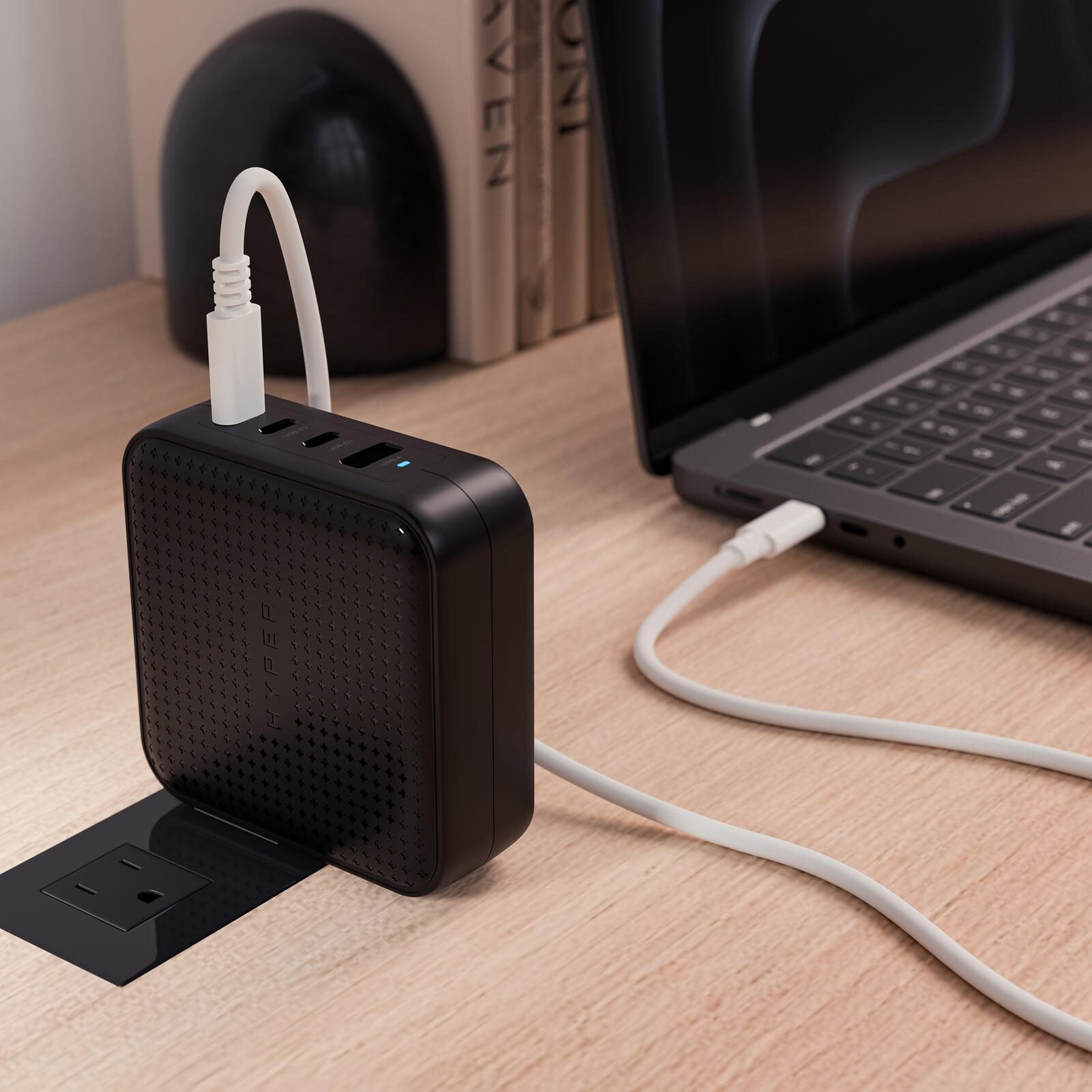 Hyper® HyperJuice 100W USB-C GaN Reise-Ladegerät (3C+1A) - Schwarz