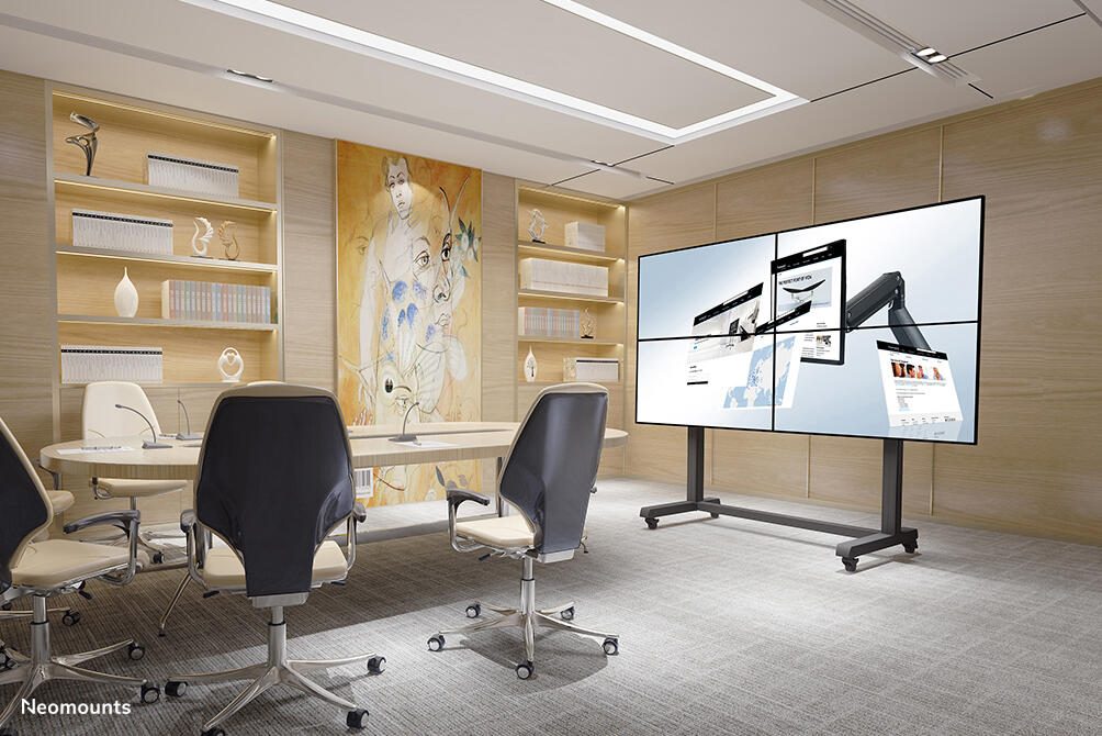 Samsung mobiles Menuboard 2x QM55C Smart Signage Display 139 cm 55 Zoll + Neomounts NMPRO-M21 dual Rollwagen