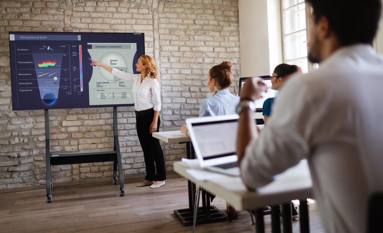 Peerless-AV SR898 mobiler Rollwagen