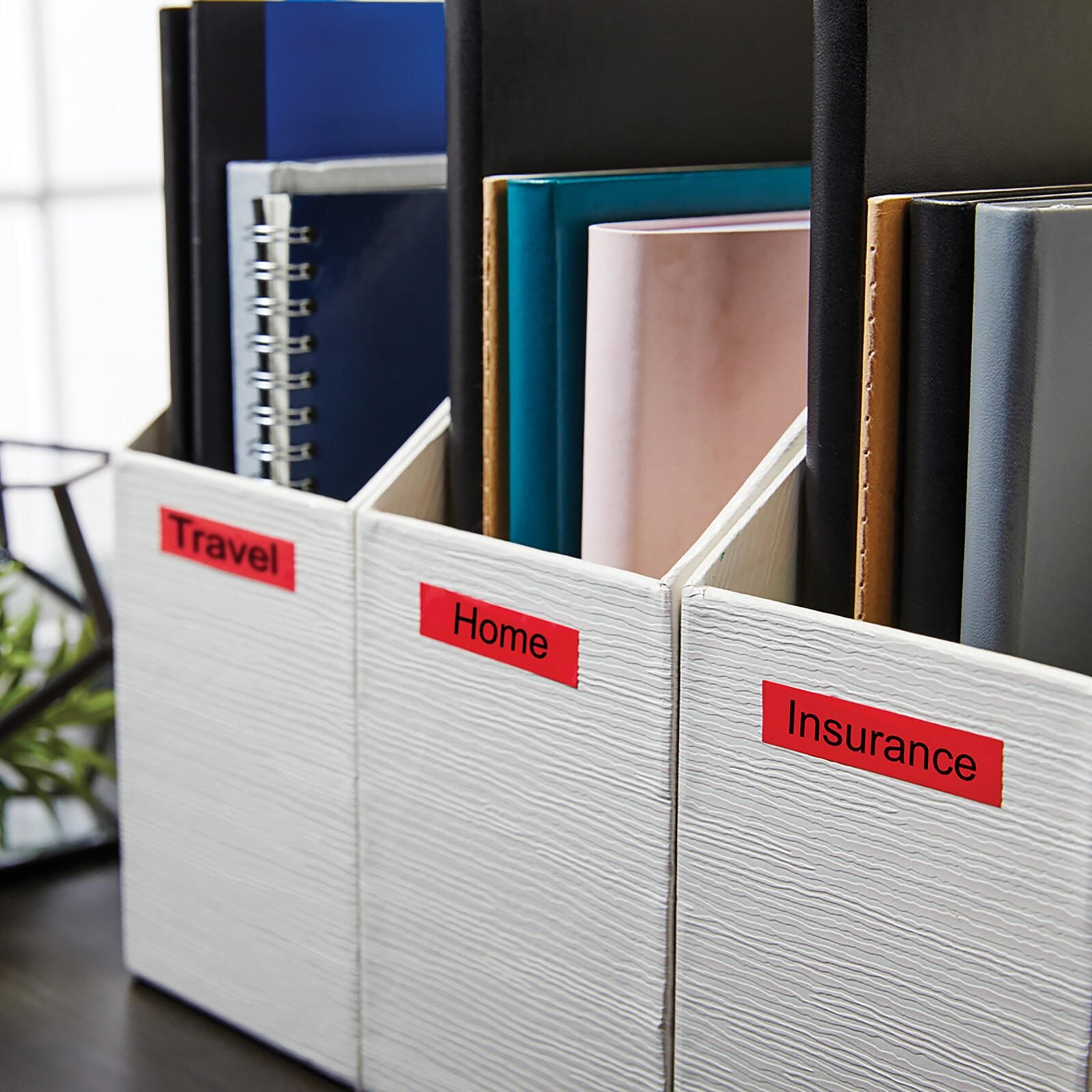 DYMO® Original D1-Schriftband für LabelManager™ 12mm x 7m - Polyester, wieder ablösbar - schwarz auf rot