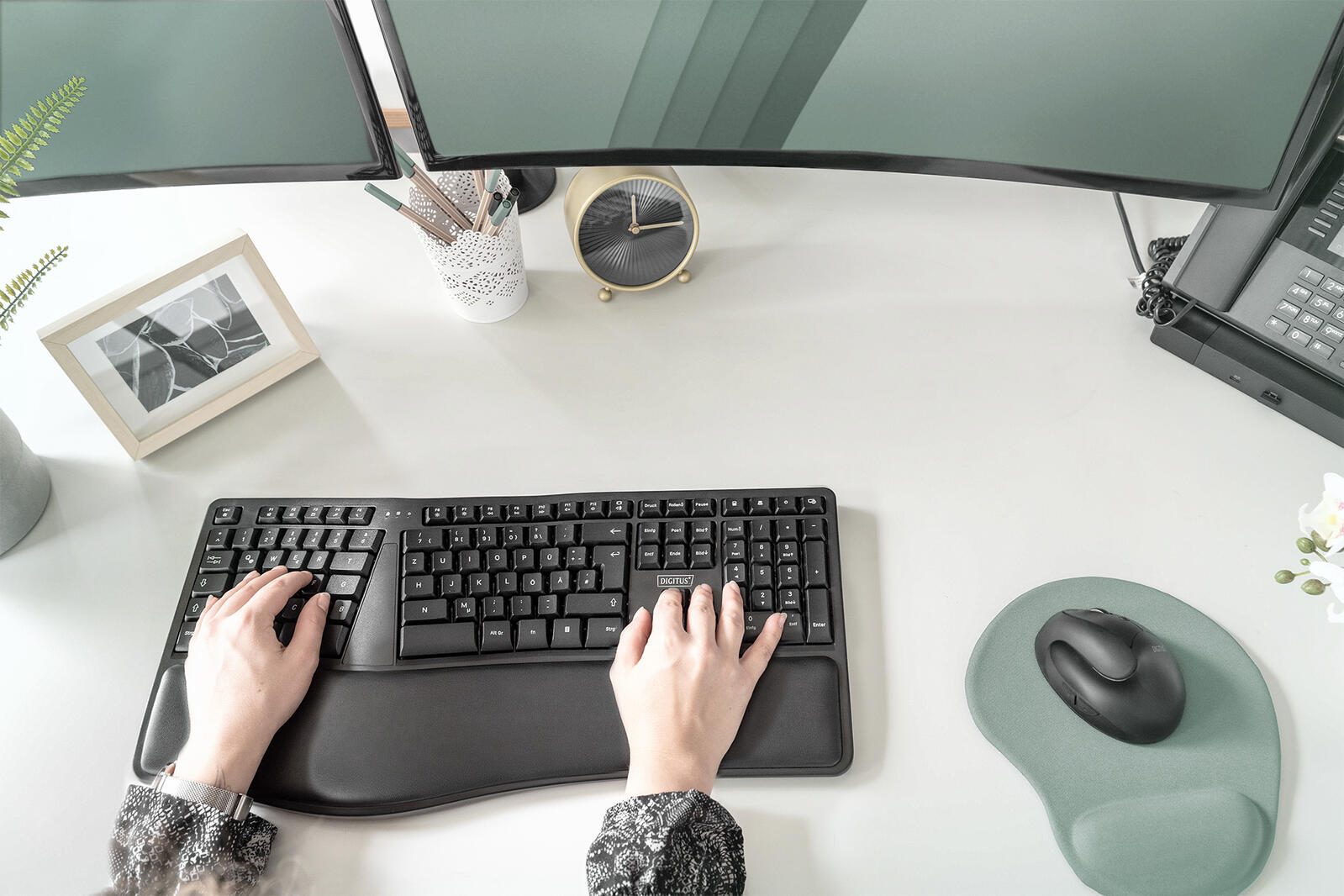 Digitus ergonomische kabellose Tastatur - QWERTZ Deutsch - Schwarz