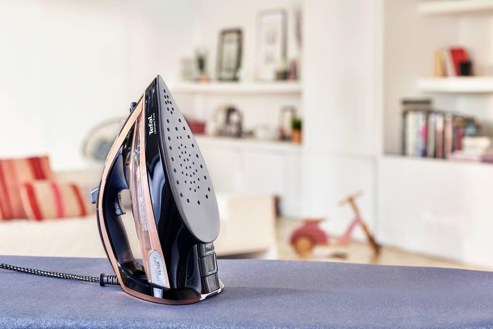Tefal Ultimate Pure FV9865E0 Dampfbügeleisen - Schwarz, Gold