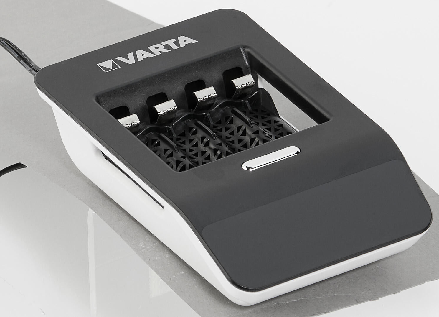 VARTA Akku-Schnellladegerät inkl. Akkus LCD ULTRA FAST CHARGER+