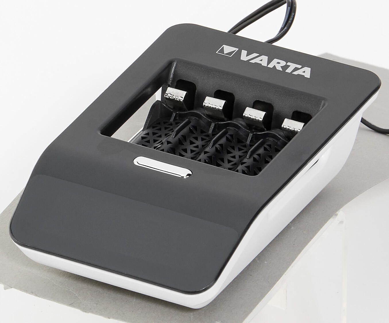 VARTA Akku-Schnellladegerät inkl. Akkus LCD ULTRA FAST CHARGER+