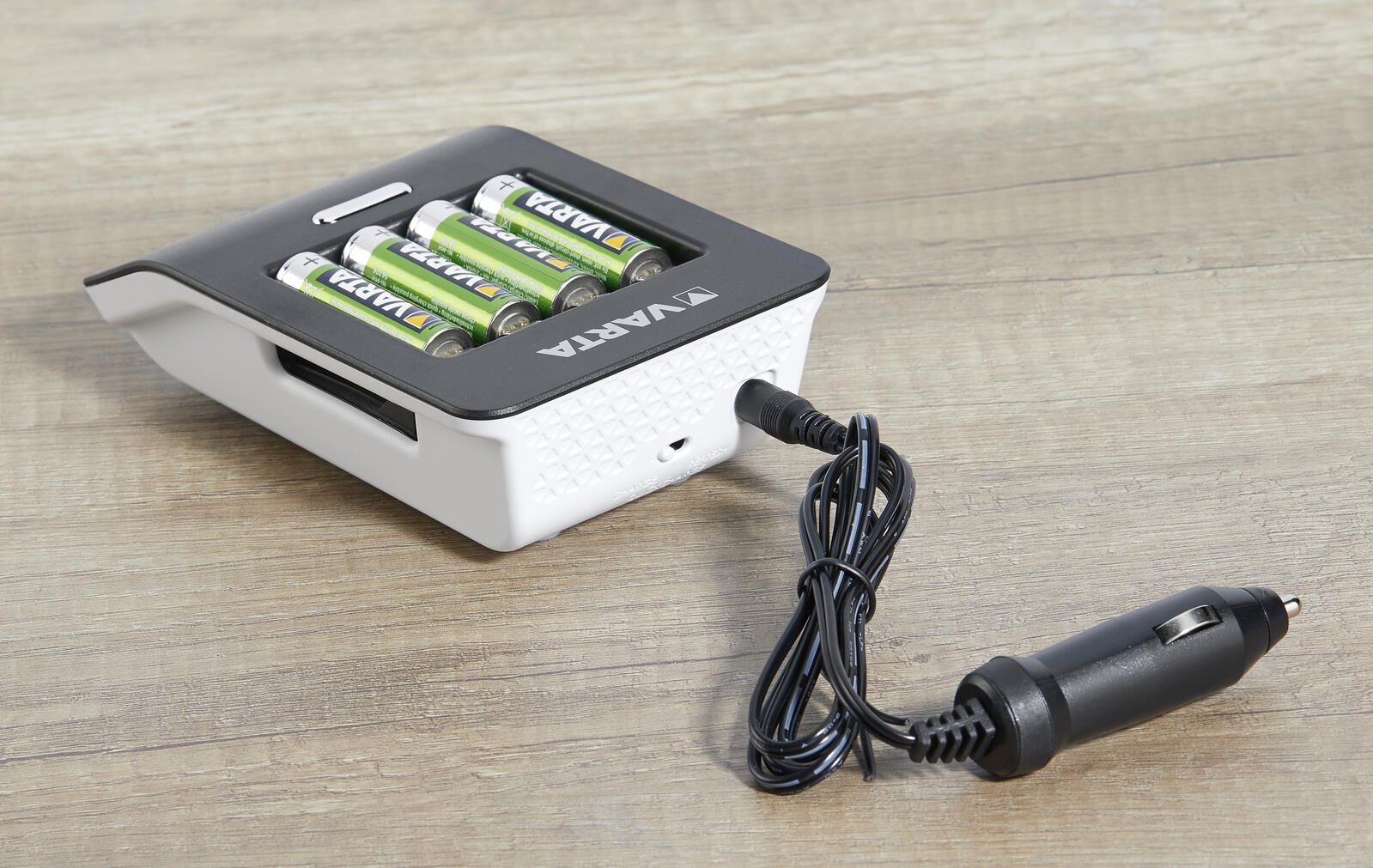 VARTA Akku-Schnellladegerät inkl. Akkus LCD ULTRA FAST CHARGER+
